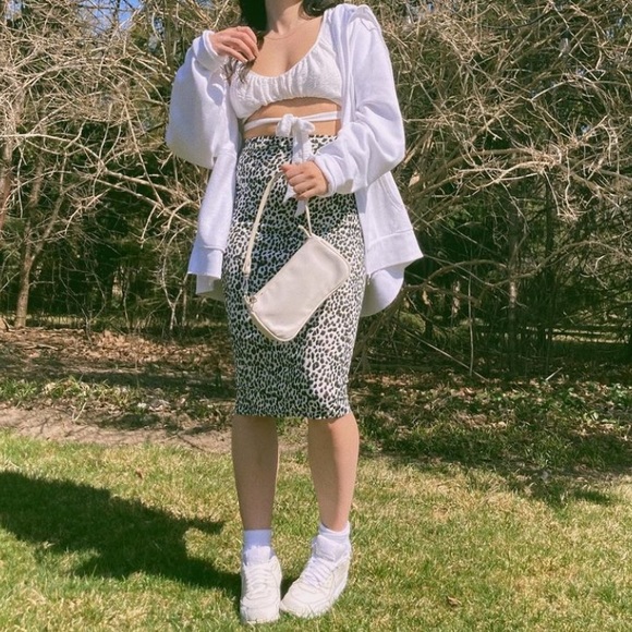 $8 ADD ON PrettyLittleThing Midi Pencil Skirt - Picture 3 of 8